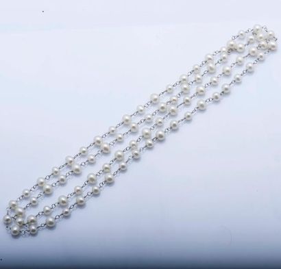 null Sautoir en argent (925 millièmes) formé d’un rang de perles de culture blanches.

Longueur...