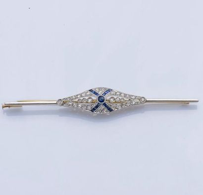 null Broche barrette en or gris 18 carats (750 millièmes) à motif ajouré sertie d’un...