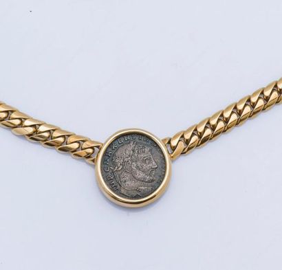 BULGARI Collier «Monete Antiche» en or jaune 18 carats (750 millièmes) à mailles...