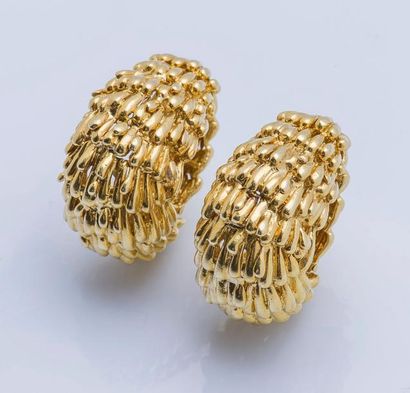 DAVID WEBB Paire de clips d’oreilles en or jaune 18 carats (750 millièmes) formant...