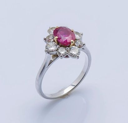 null Bague fleur en or gris 18 carats (750 millièmes) sertie d’un rubis ovale synthétique...