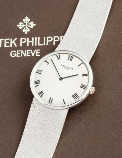 PATEK PHILIPPE (CALATRAVA ROMAINE – OR GRIS RÉF. 3513/1), vers 1975

Élégante montre...