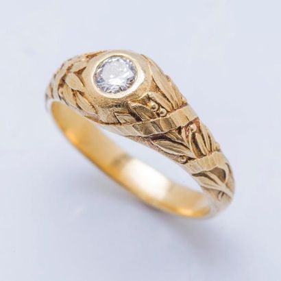 null Bague en or jaune 18 carats (750 millièmes) à décor ciselé de guirlandes de...