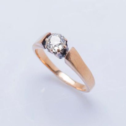 null Bague en or rose 18 carats (750 millièmes) sertie d’un diamant de taille ancienne...