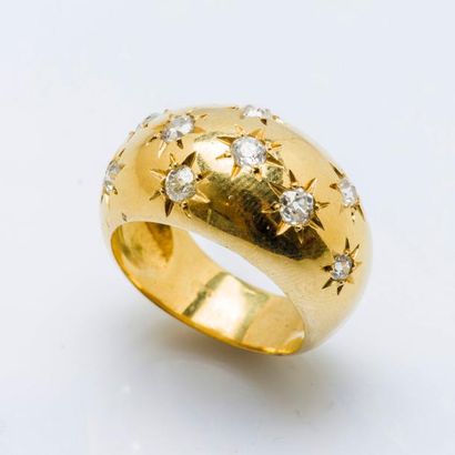 null Bague jonc bombée en or jaune 18 carats (750 millièmes) ornée de diamants de...