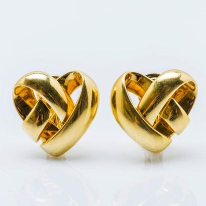 VAN CLEEF & ARPELS New York Paire de clips d’oreilles cœur en or jaune 18 carats...