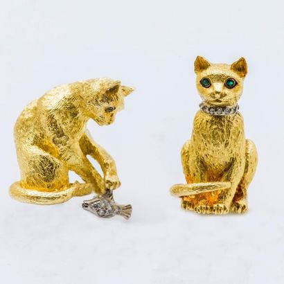 TIFFANY & CO Paire de petites broches chat en or jaune 18 carats (750 millièmes),...