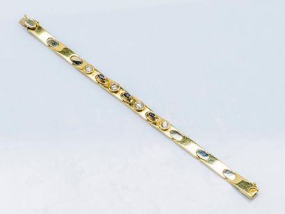 null Bracelet en or jaune 18 carats (750 millièmes) à lames articulées serties de...