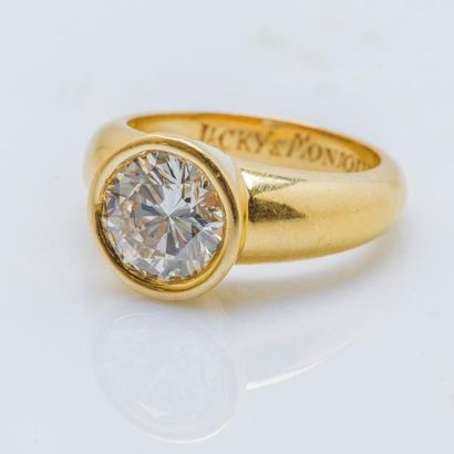 null Bague solitaire en or jaune 18 carats (750 millièmes) ornée d’un diamant taillé...