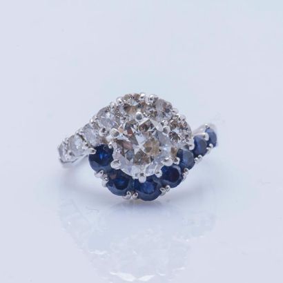 null Bague volute en platine (950 millièmes) sertie d'un diamant demi-taille d'environ...