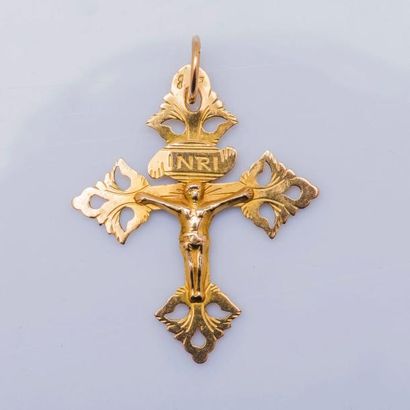 null Pendentif croix de Savoie en or jaune 18 carats (750 millièmes) portant le Christ...