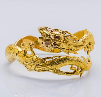 null Bracelet formant un dragon s’enroulant autour du bras en or jaune 14 carats...