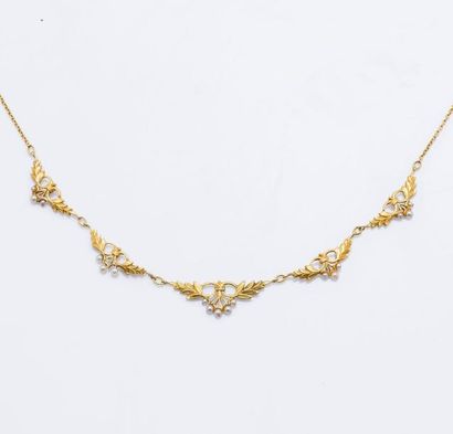 null Collier collerette en or jaune 18 carats (750 millièmes) orné de guirlandes...