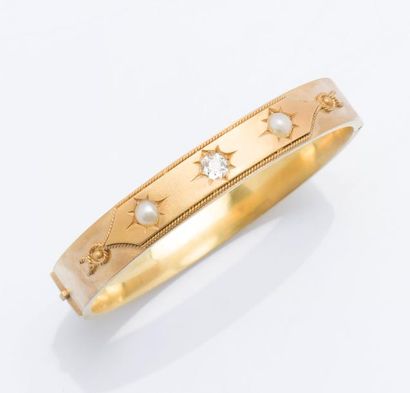 null Bracelet jonc ouvrant en or jaune 14 carats (585 millièmes), la partie supérieure...