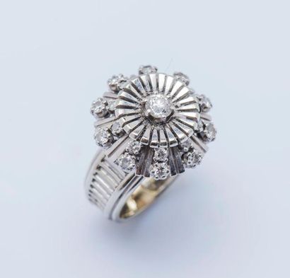 null Bague rosace en or gris 18 carats (750 millièmes) et en platine (950 millièmes)...