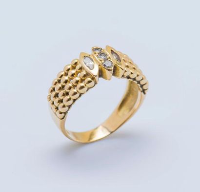 null Bague bandeau en or jaune 18 carats (750 millièmes), l’anneau perlé, le motif...