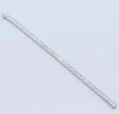 HARRY WINSTON Bracelet ligne articulé en platine (950 millièmes) et or gris 18 carats...