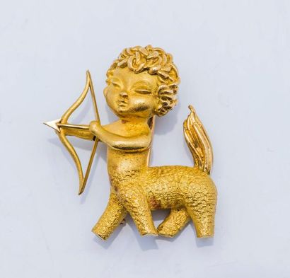 BULGARI Clip de revers centaure cupidon en or jaune 18 carats (750 millièmes) amati....
