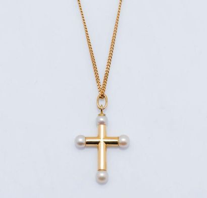null Chaîne et pendentif croix en or jaune 18 carats (750 millièmes), la croix sertie...