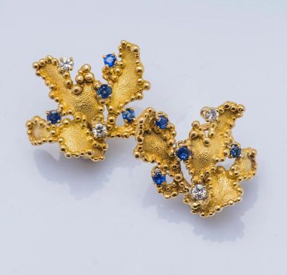 BOUCHERON Paris Paire de clips d’oreilles feuille stylisée en or jaune 18 carats...