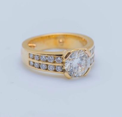 null Bague solitaire en or jaune 18 carats (750 millièmes) ornée d’un diamant taillé...