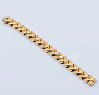 CARTIER Bracelet ruban articulé en or jaune 18 carats (750 millièmes) à maillons...
