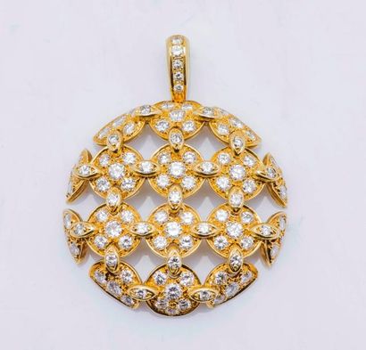 VAN CLEEF & ARPELS Pendentif en or jaune 18 carats (750 millièmes) formant un motif...