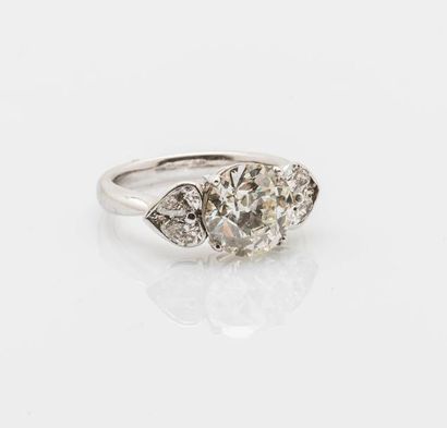 null Bague en or gris 18 carats (750 millièmes) sertie d’un diamant demi taille d’environ...