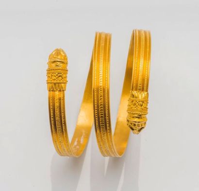 LALAOUNIS Bracelet en or jaune 18 carats (750 millièmes) formant trois tours à décor...