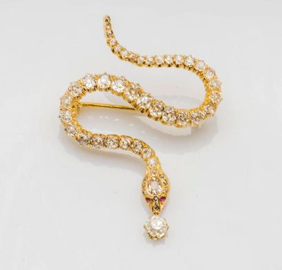 null Broche serpent en or jaune 18 carats (750 millièmes) entièrement sertie de diamants...