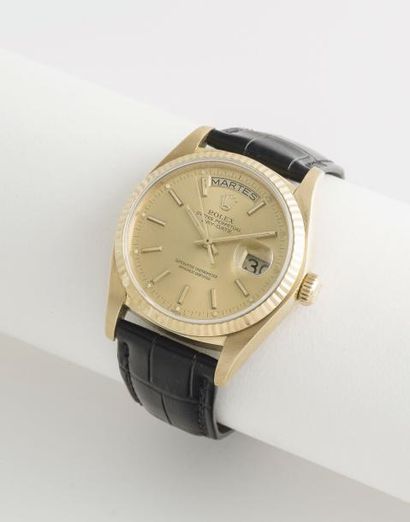 ROLEX (Oyster Perpetual / Day – Date or jaune réf. 18038), vers 1977

Montre dit...