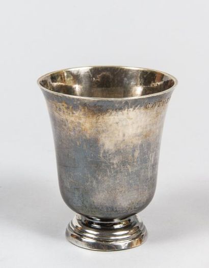 null Timbale en argent (925 millièmes) de forme tulipe, à décor uni, gravée «Catherine...