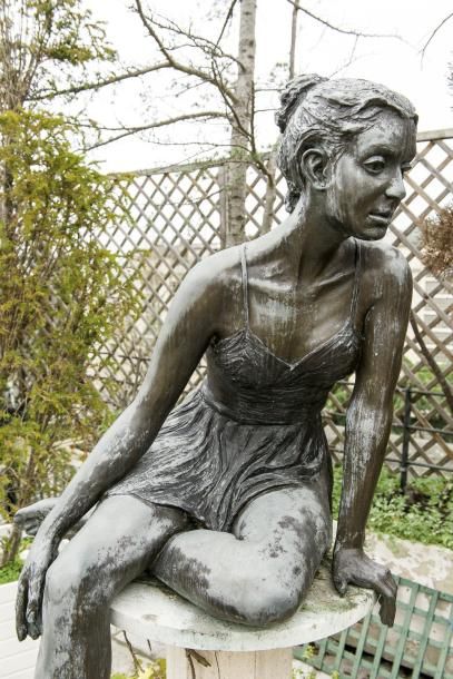 Judith HOLMES DREWRY (1950-2011) Statue en bronze à patine de jardin représentant...