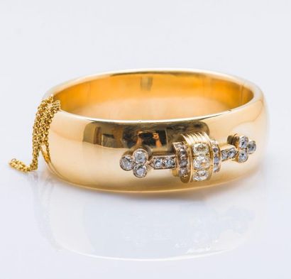 null Bracelet large jonc ouvrant en or jaune 18 carats (750 millièmes) orné d’un...
