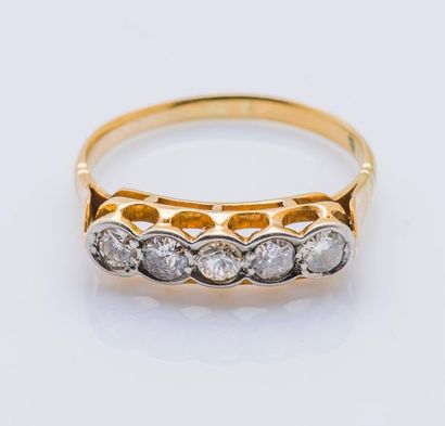 null Bague jarretière en or jaune 18 carats (750 millièmes) sertie de cinq diamants...