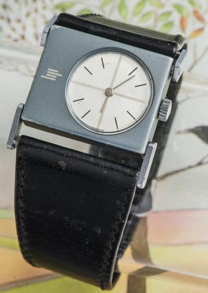 LIP LIP (Design by ISABELLE HEBEY - GT ANODISÉE GRIS RÉF. 43421), vers 1976

Montre...