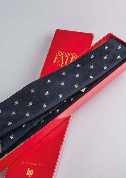 #VALUE! LIP 

Cravate du couturier Jacques Fath - logotypé d’un semis de Lip créée...