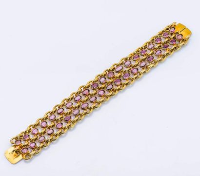 null Bracelet ruban souple en or jaune 18 carats (750 millièmes) formé d’une triple...