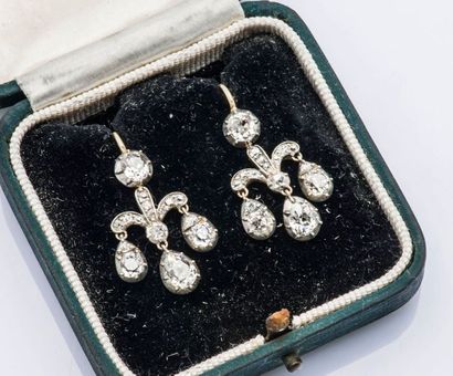 null Paire de pendants d’oreilles en argent (925 millièmes) sertis d’un diamant de...