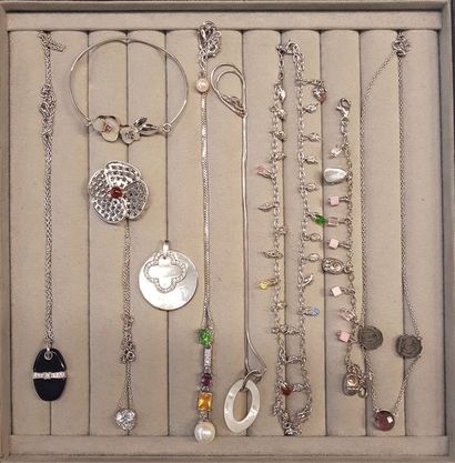 null Lot d'environ 209 bracelets, pendentifs, boucles d'oreilles, colliers en argent...