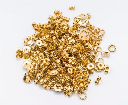 null Lot de fermoirs divers en or jaune18 carats (750 millièmes).

Poids : 53,4 ...