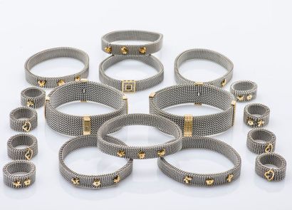 null Ensemble de 10 bracelets ruban en maille d'acier agrémentés d'éléments en or...