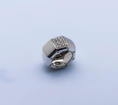 null Importante bague bandeau de section octogonale en or gris 18 carats (750 millièmes)...