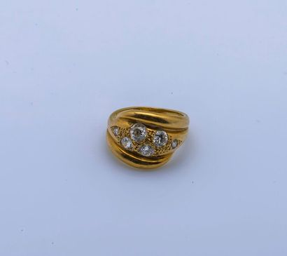 null Bague en or jaune 18 carats (750 millièmes) formée de deux godrons encadrant...