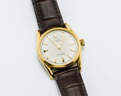 ROLEX 1950 Montre Oyster Perpetual chronomètre ref 6090, le boîtier rond en or jaune...