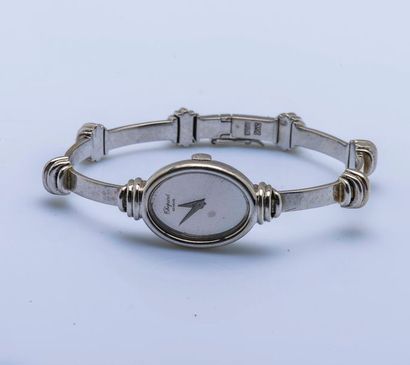 CHOPARD Bracelet montre de dame en or gris 18 carats (750 millièmes) le boîtier ovale...