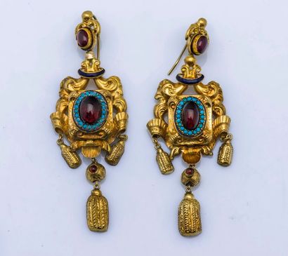 null Paire de pendants d’oreilles en or jaune 14 carats (585 millièmes) à décor d’arabesques,...