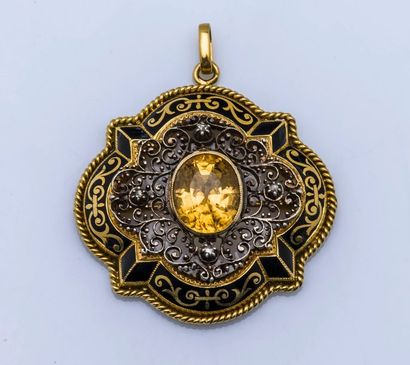 null Broche pendentif en or jaune 18 carats (750 millièmes) et argent (925 millièmes)...
