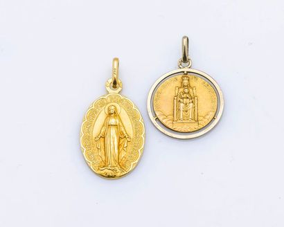 null Deux médailles religieuses en or jaune 18 carats (750 millièmes) à l’éffigie...