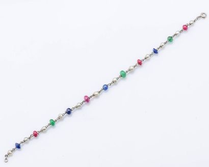 null Bracelet en platine (950 millièmes) serti de perles de culture irrégulières...
